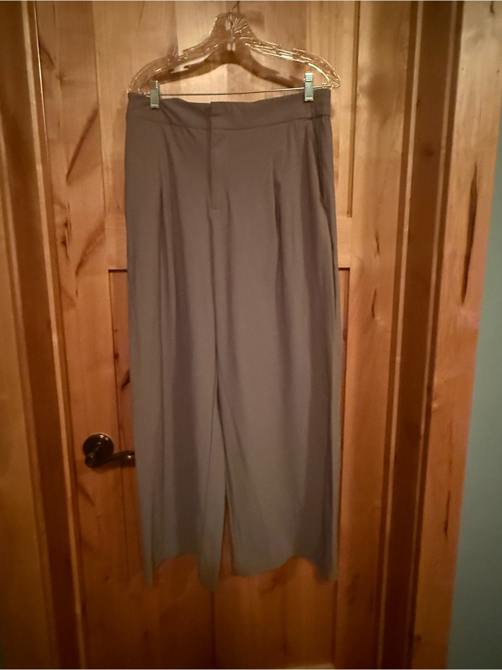 Athlete Wide-Leg Women's Trousers in Taupe